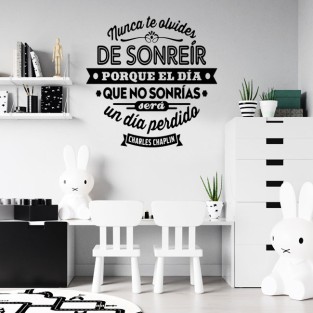 Vinilos frase motivación sonreír charles chaplin Vinilos frase motivación sonreír charles chaplin