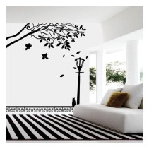 Vinilo decorativo gato en farola bajo árbol otoñal