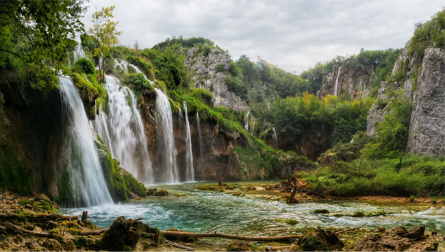 Fotomural paisaje con cascadas