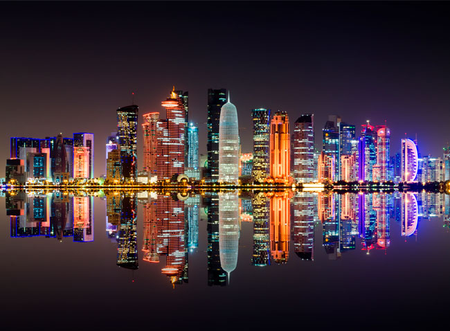 Fotomural o papel pintado ciudad de doha catar de noche