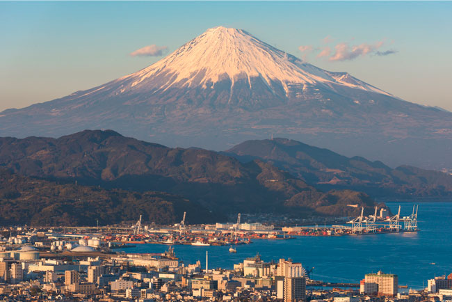 Fotomural o papel pintado puerto ciudad monte fuji
