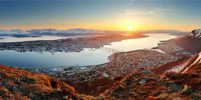 Fotomural o papel pintado atardecer en noruega