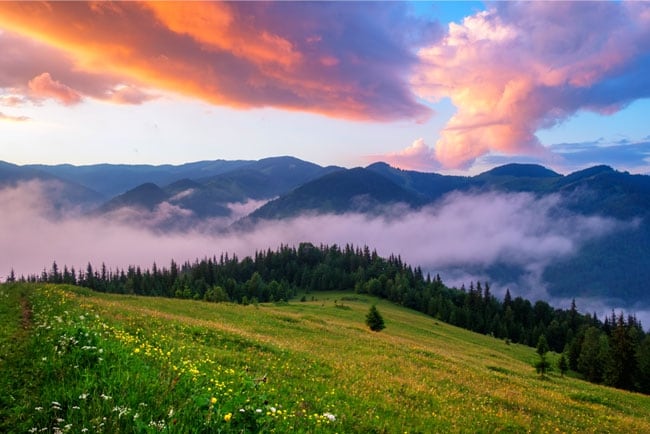 Fotomural amanecer en las montañas