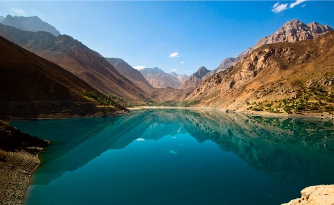 Fotomural paisaje lago y montañas