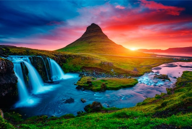 Fotomural atardecer cascadas y montaña kirkjufell