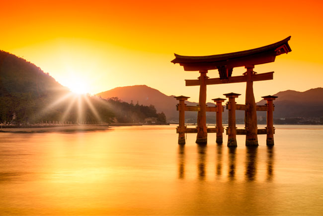 Fotomural o papel pintado torii flotante santuario itsukushima