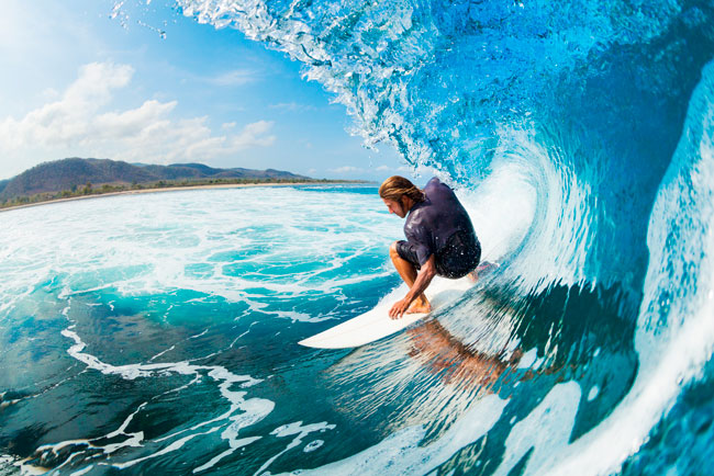 Fotomural o papel pintado surfeando ola hawai
