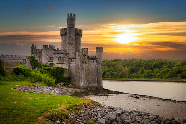 Papel pintado o fotomural paisaje con castillo al atardecer