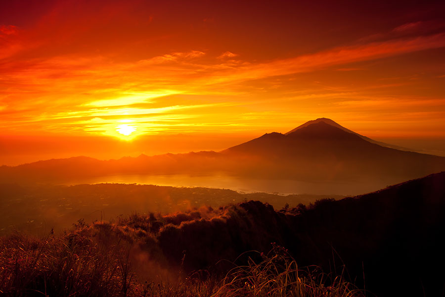 Fotomural Amanecer en las montañas