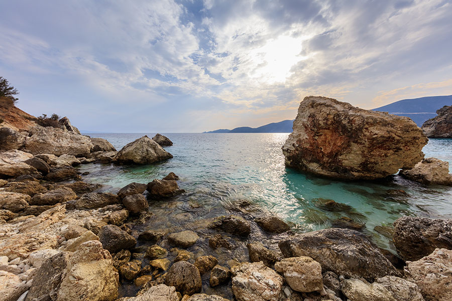 Fotomural Playa rocosa Agiofili